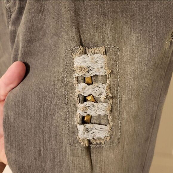 Apple Bottom Jeans with unique back pockets grey wash factory distressed - Picture 3 of 15